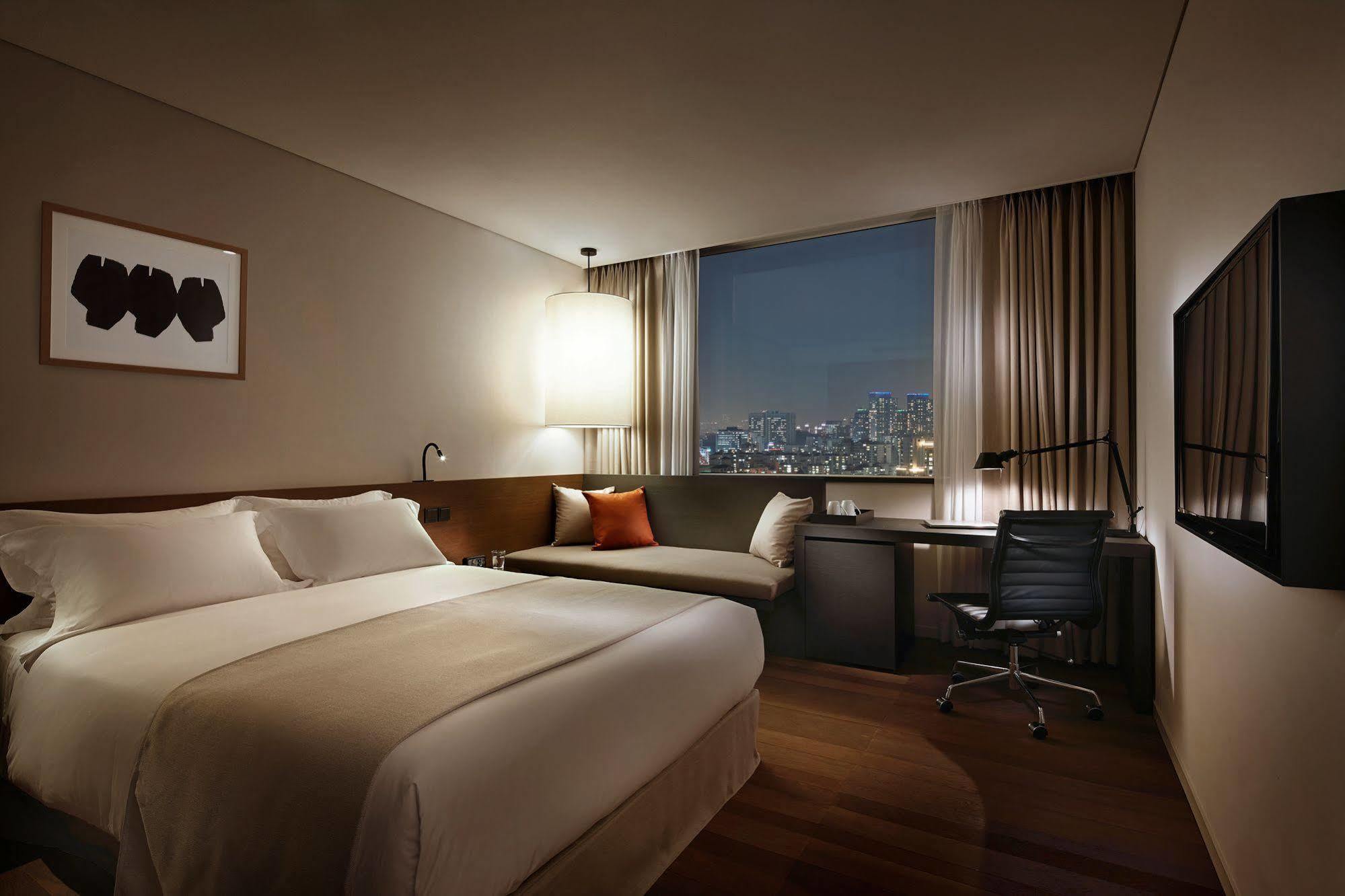 Shilla Seocho Gangnam Station 4*